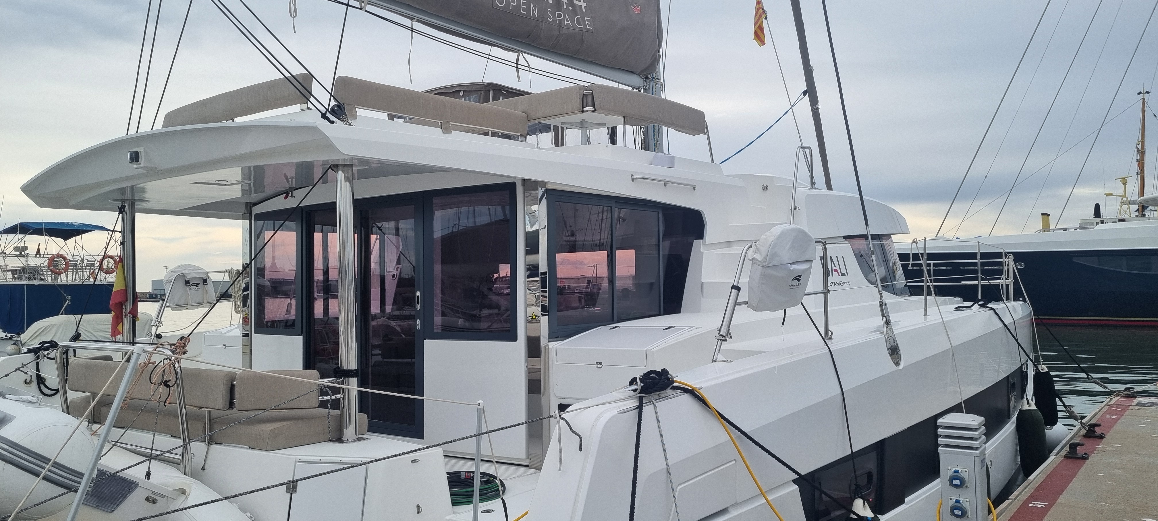 Catamarán Bali 4.4